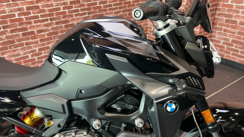 BMW F900 R